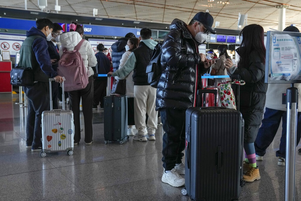 Ισπανία: Συνεχίζονται οι έλεγχοι για Covid στα αεροδρόμιά της για τους Κινέζους ταξιδιώτες