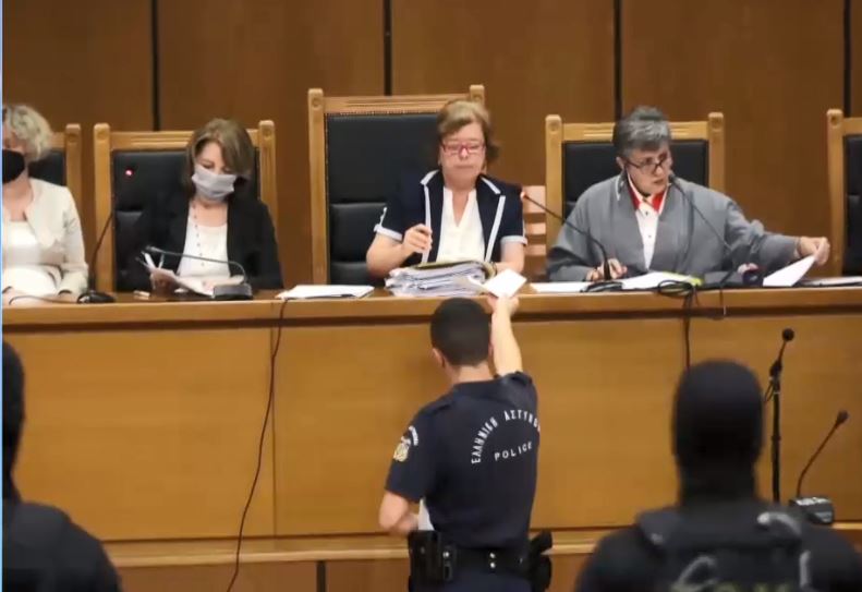 Δίκη Χρυσής Αυγής: Υπέδειξε τον Ρουπακιά ως δράστη της δολοφονίας αστυνομικός που ήταν μάρτυρας (video)