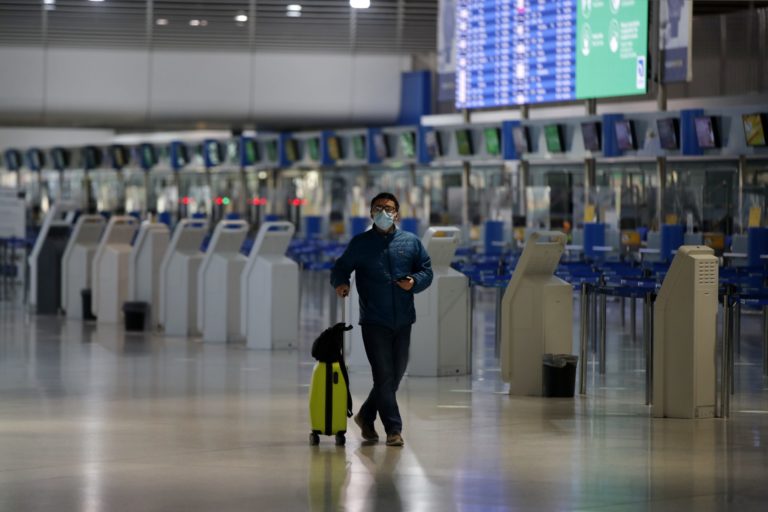 Mε αρνητικό τεστ η είσοδος στην Ελλάδα για τους ταξιδιώτες με απευθείας πτήσεις από την Κίνα