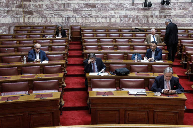 Βουλή – Συνεδρίαση Θεσμών & Διαφάνειας: Αποχώρησε ο ΣΥΡΙΖΑ – Μιλά για «συνταγματική εκτροπή»