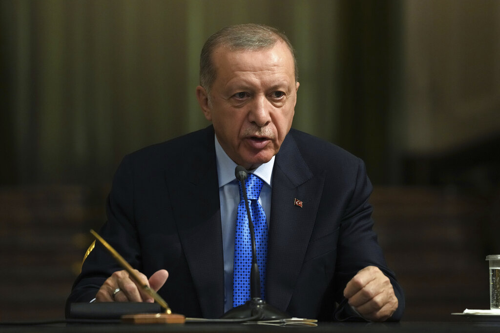 Νέα ακραία δήλωση Ερντογάν: Καθίστε φρόνιμα και δεν θα σας χτυπήσουμε με πυραύλους