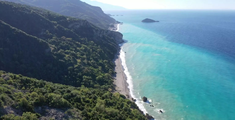 Η παραλία Χιλιαδού υποψήφια για Καλύτερη Ευρωπαϊκή Κινηματογραφική Τοποθεσία – Σε εξέλιξη η ψηφοφορία