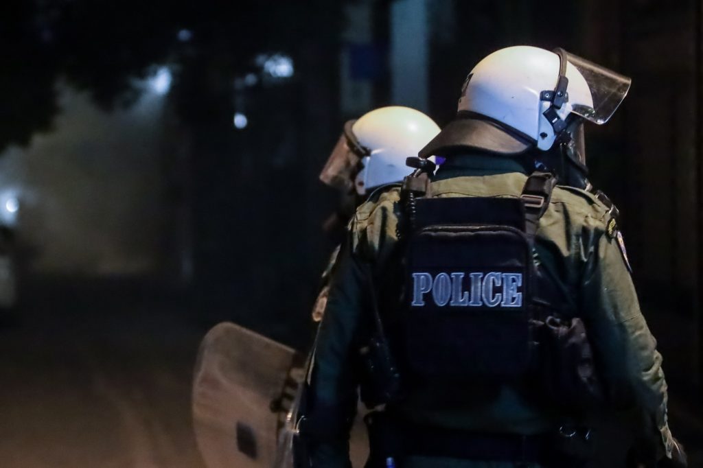 Εξάρχεια: Επίθεση με μολότοφ κατά αστυνομικών τα ξημερώματα