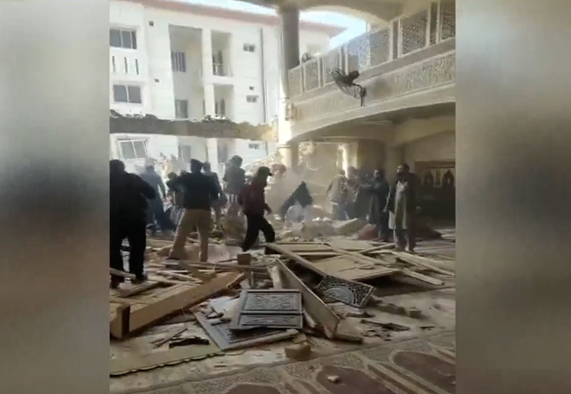 Επίθεση με νεκρούς και τραυματίες σε τζαμί στο Πακιστάν – Πρώτες εικόνες