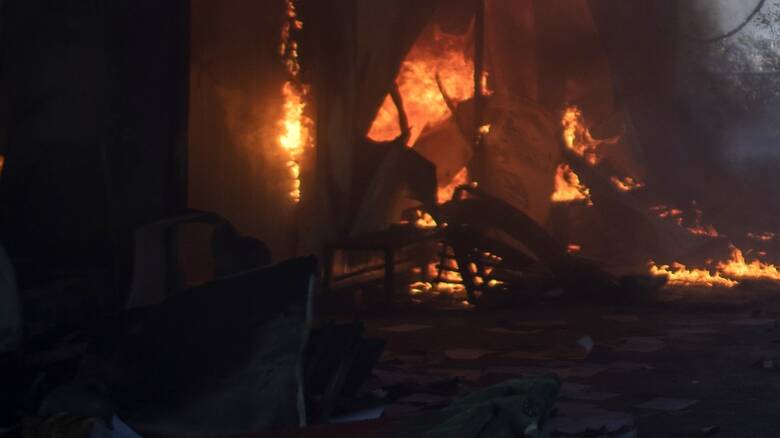 Πυρκαγιά σε κοντέινερ στη Βάρδα όπου ζούσαν μετανάστες
