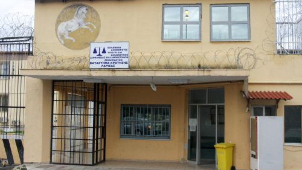 Στις φυλακές Λάρισας οδηγήθηκε ο 59χρονος σταθμάρχης μετά την απολογία του