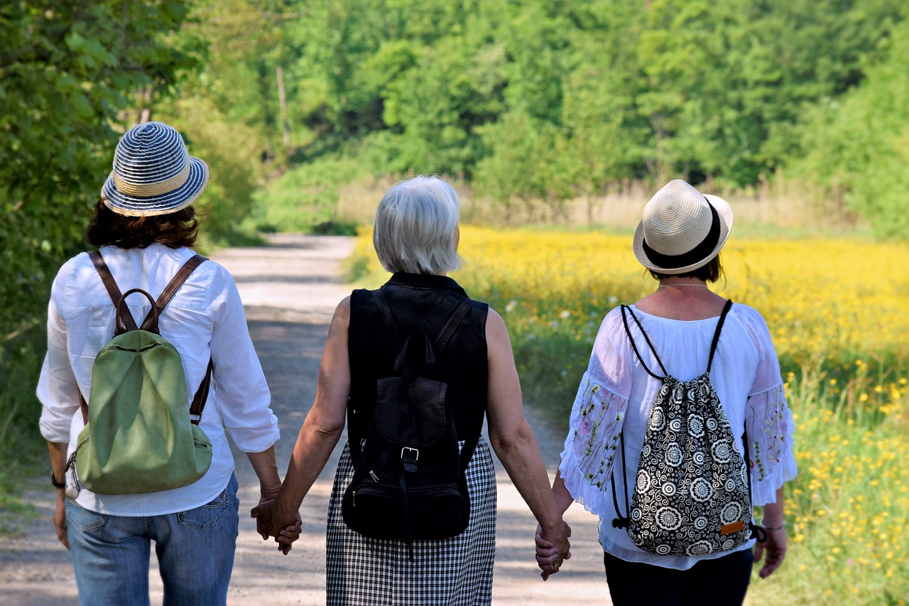 Έρευνα: Μικρότερος ο κίνδυνος άνοιας για τις ηλικιωμένες που περπατάνε περισσότερο και είναι πιο δραστήριες σωματικά
