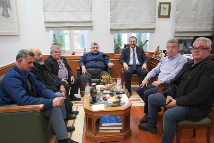 Συνάντηση Περιφερειάρχη Κρήτης με τον Δήμαρχο Σφακίων