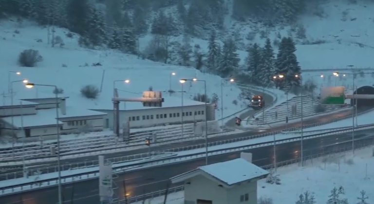 Κλειστή για βαρέα οχήματα η Εγνατία στο ύψος της Παμβώτιδας – Σφοδρή χιονόπτωση στα ορεινά των Ιωαννίνων (βίντεο)