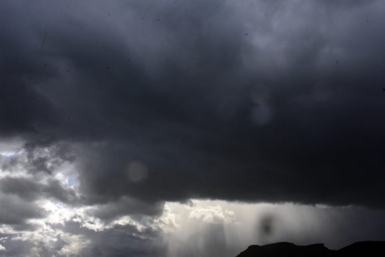 Σε εξέλιξη η κακοκαιρία με ισχυρές βροχές, καταιγίδες και θυελλώδεις ανέμους στο ανατολικό Αιγαίο – Επικαιροποίηση του έκτακτου δελτίου