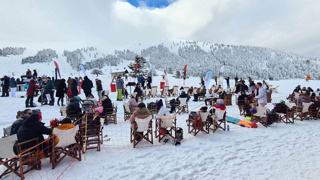 Καλάβρυτα: Με τα πρώτα χιόνια γέμισε το χιονοδρομικό κέντρο
