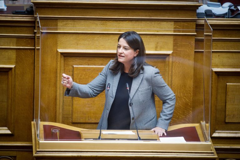 Στο Υπουργείο Εργασίας η Νίκη Κεραμέως