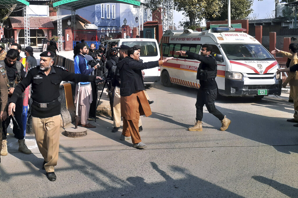 Επίθεση με νεκρούς και τραυματίες σε τζαμί στο Πακιστάν – Πρώτες εικόνες