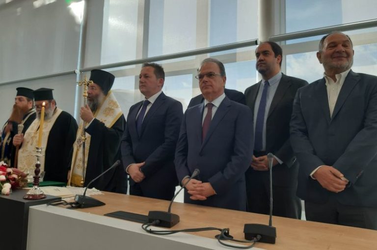 Στο Ρέθυμνο στην τελετή αγιασμού του ανακαινισμένου δημαρχείου ο αναπληρωτής Υπ. Εσωτερικών Σ. Πέτσας