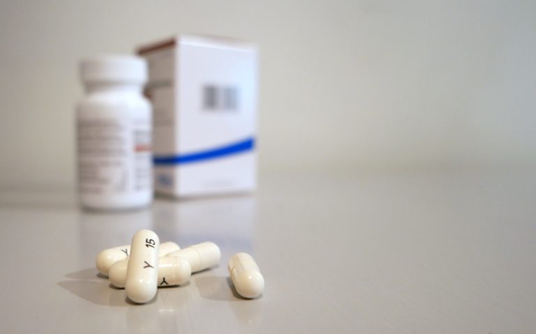 Πανελλήνιος Σύλλογος Φαρμακαποθηκάριων: Καταγγέλλουν μεγάλες φαρμακευτικές εταιρείες ότι υποεφοδιάζουν την αγορά