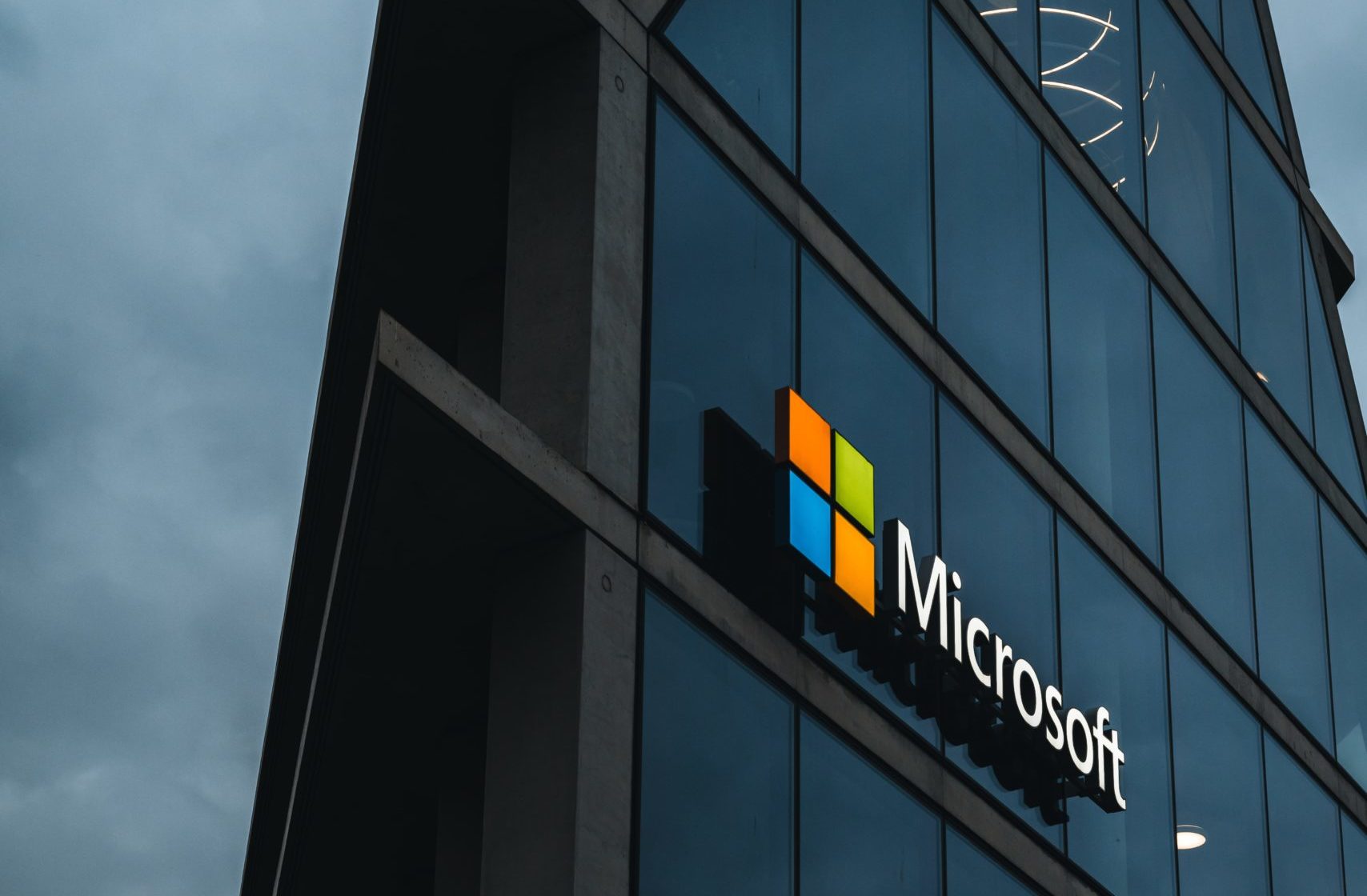 Microsoft: Σχεδόν 10.000 υπαλλήλους σχεδιάζει να απολύσει – Επικαλείται οικονομική συγκυρία