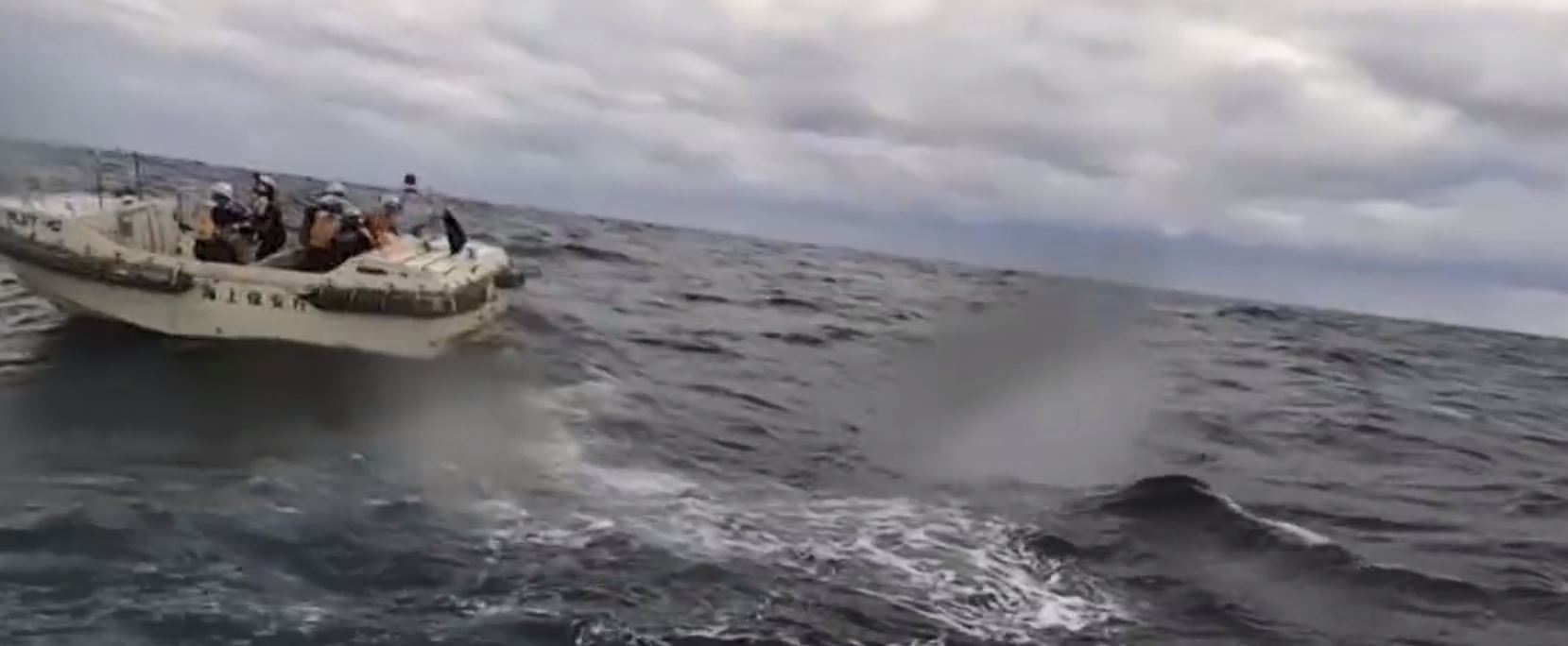 Ιαπωνία: Επιχείρηση διάσωσης για 22 μέλη πληρώματος φορτηγού πλοίου που αναποδογύρισε