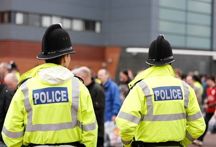 Βρετανία: Συνελήφθη 27χρονος σε νοσοκομείο – Είχε όπλο και έναν ύποπτο μηχανισμό