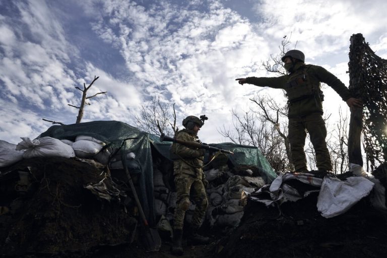 Το Πεκίνο διαβεβαιώνει την Ουκρανία ότι «δεν πουλά θανατηφόρα όπλα» στη Ρωσία