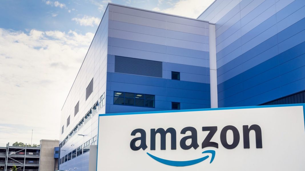 Η Amazon κλείνει τρεις αποθήκες της στο Ηνωμένο Βασίλειο
