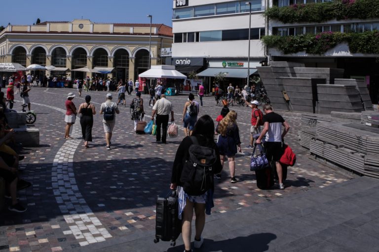 Τουριστικές εισπράξεις: Στα 17,4 δισ. ευρώ στο 11μηνο του 2022