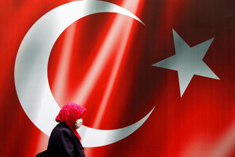 Π. Παστουσέας, αντιναύαρχος ε.α.: Ο Ερντογάν δηλητηριάζει την Τουρκία με αντιδυτικά συνθήματα