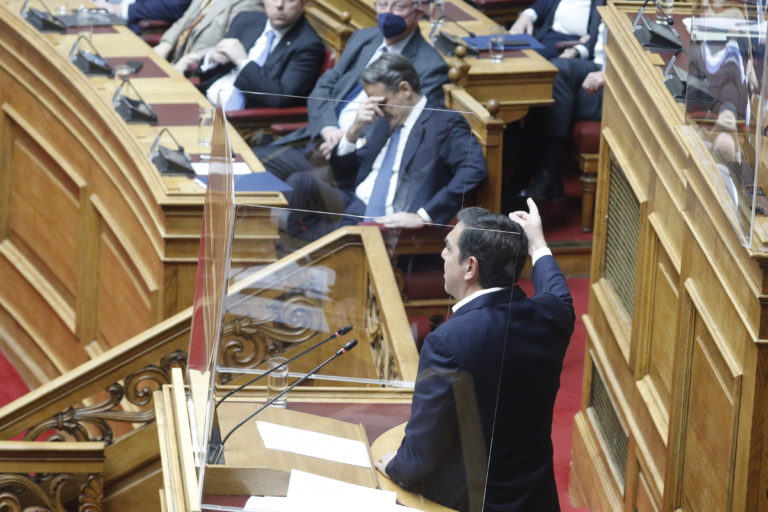 Βουλή: Ένταση ανάμεσα Τσίπρα και Τασούλα – «Σκεφτείτε τις εκφράσεις σας»