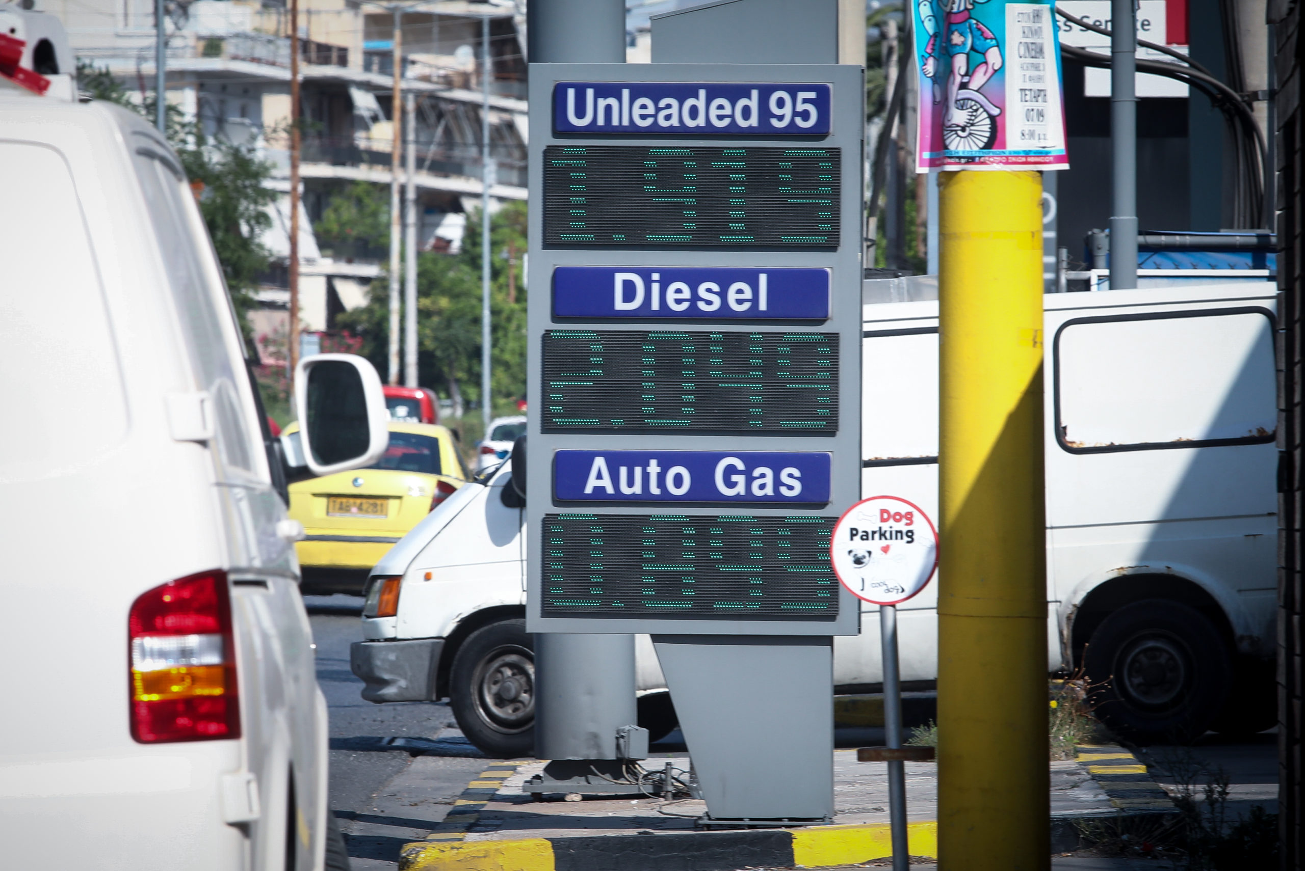 Γιατί παρατηρούνται αυξήσεις στις τιμές των καυσίμων τις τελευταίες μέρες