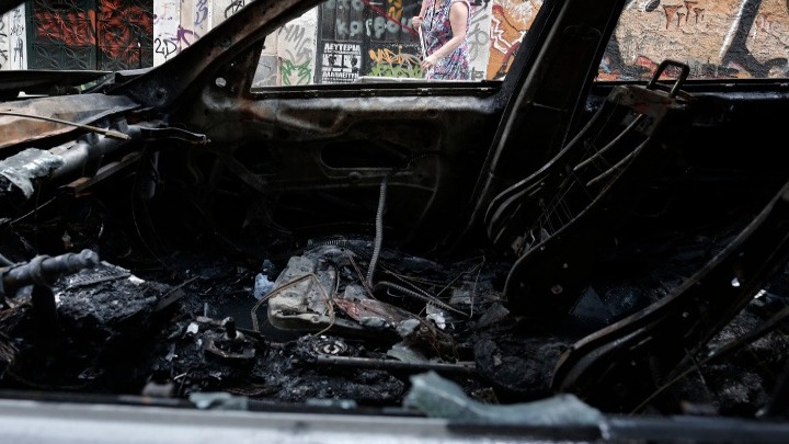 Θεσσαλονίκη: Στις φλόγες τυλίχτηκε αυτοκίνητο στην περιφερειακή