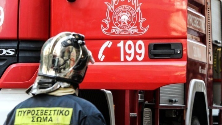 Θεσσαλονίκη: Αυτοκίνητο “καρφώθηκε” σε αντλία υγρών καυσίμων βενζινάδικου