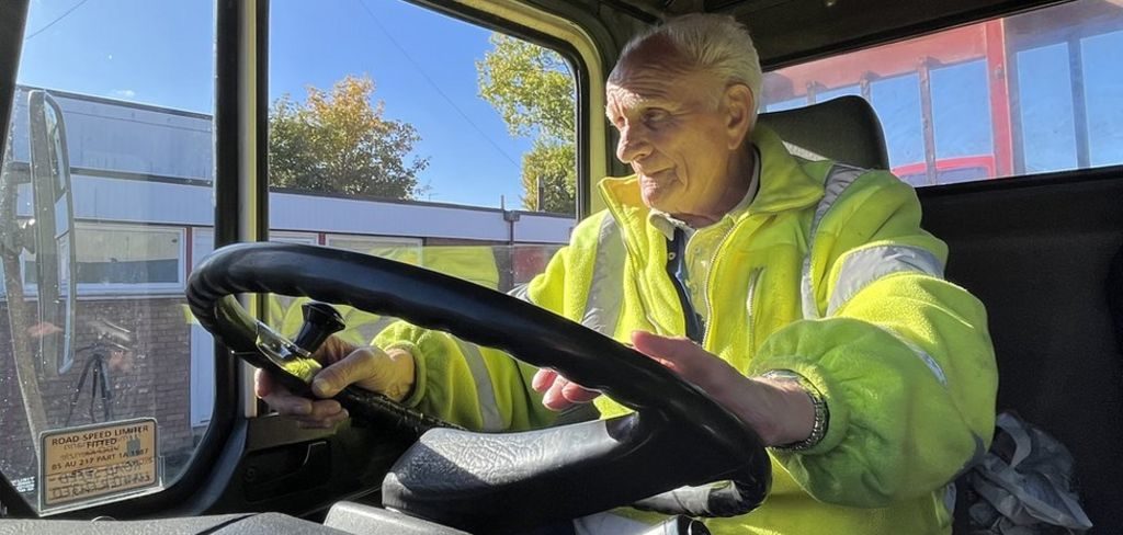 Ο γηραιότερος οδηγός φορτηγού της Βρετανίας θα συνεχίσει να εργάζεται σε ηλικία 90 ετών