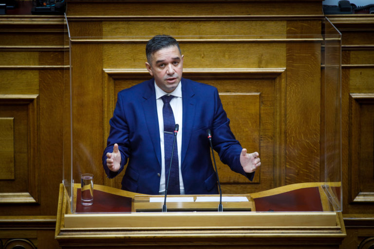 Δήλωση παραίτησης του βουλευτή της ΝΔ Θέμη Χειμάρα – Στην Ελενα Μακρή Θεοδώρου η έδρα
