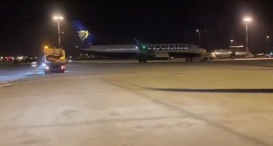 Φάρσα η ειδοποίηση για βόμβα στο Boeing της Ryanair – Δεν προέκυψε κάτι ύποπτο