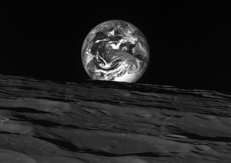 Εντυπωσιακές φωτογραφίες της Γης όπως φαίνεται από τη Σελήνη, έστειλε το νοτιοκορεατικό σκάφος Danuri