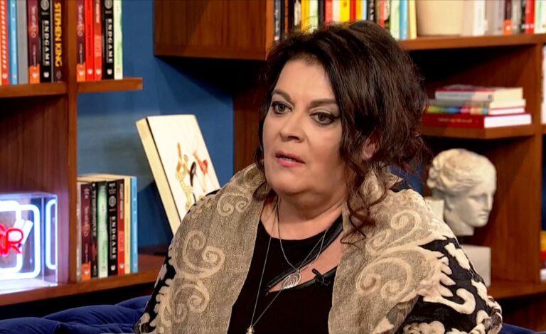 Μαρία Εκμεκτσίογλου στην ΕΡΤ: Ο μπαμπάς μου είπε πως αν χωρίσω θα αυτοκτονήσει
