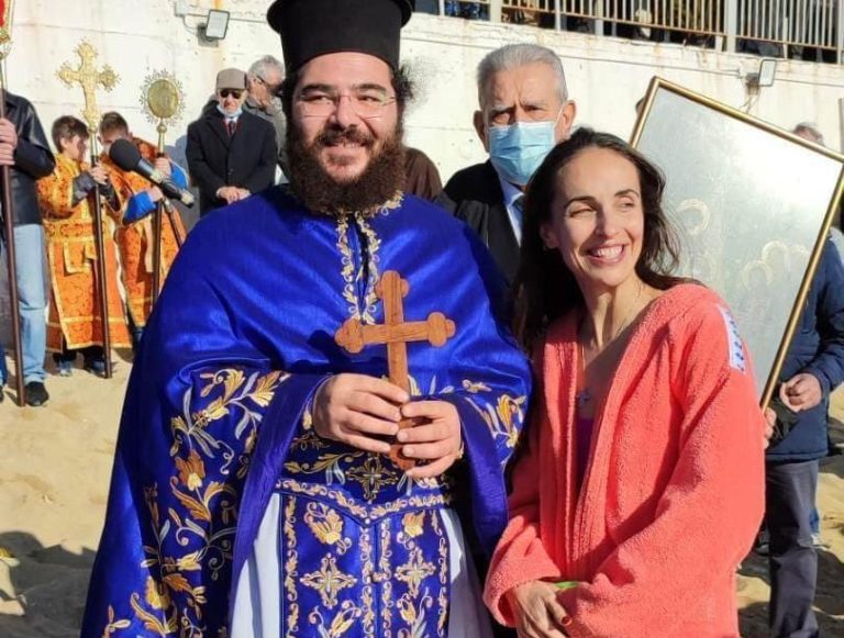 Καβάλα: Με λαμπρότητα ο εορτασμός των Θεοφανείων – Γυναίκα έπιασε το σταυρό