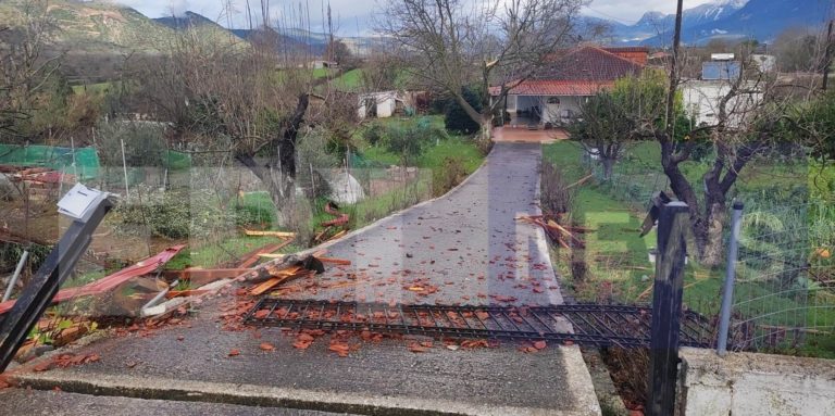 Σημαντικές καταστροφές απο ανεμοστρόβιλο στην περιοχή της Παραμυθιάς (βίντεο)