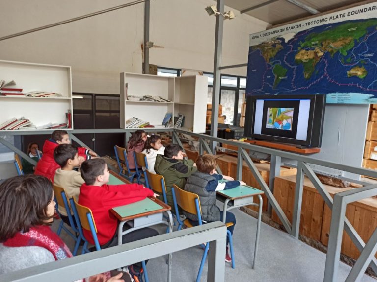 Λέσβος: Μετά τους σεισμούς εκπαίδευση μαθητών στο Μουσείο στο Σίγρι – Μαθαίνουν πως να προστατεύονται