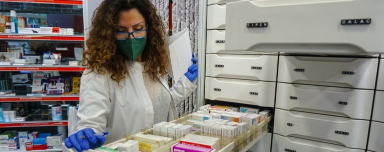 Την άμεση νομοθέτηση για  χορήγηση όλων των φαρμάκων μόνο με ιατρική συνταγή ζητά ο Ιατρικός Σύλλογος Θεσσαλονίκης