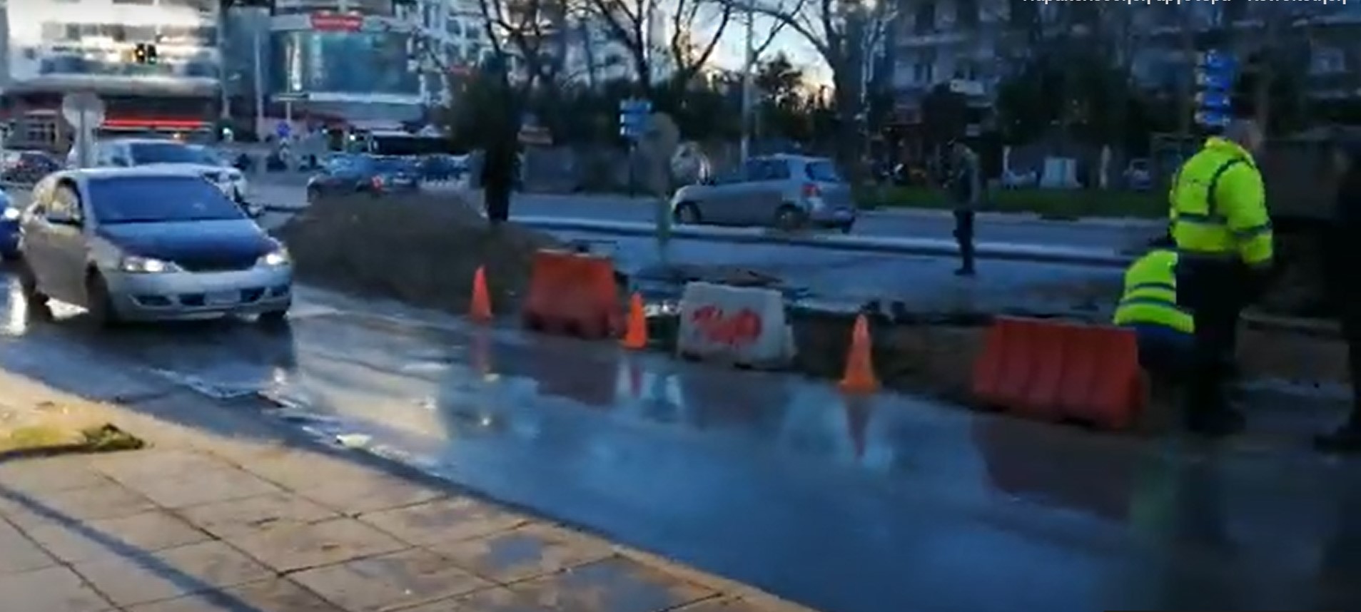 Θεσσαλονίκη: Κυκλοφοριακό κομφούζιο στην Εγνατία λόγω βλάβης σε αγωγό της ΕΥΑΘ