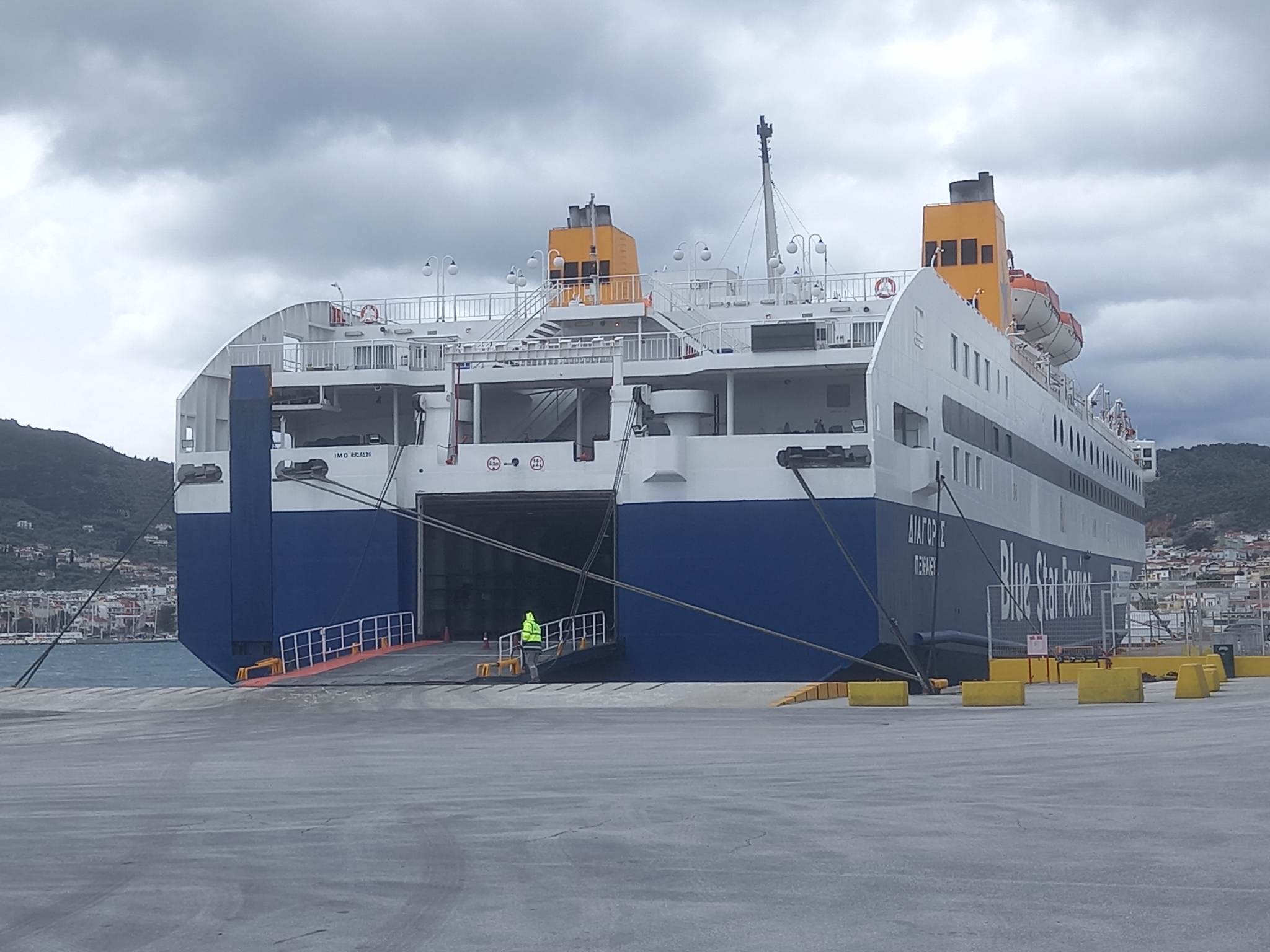 Αυξημένη η κίνηση στα λιμάνια για την έξοδο της Καθαράς Δευτέρας – Συνεχείς αναχωρήσεις πλοίων