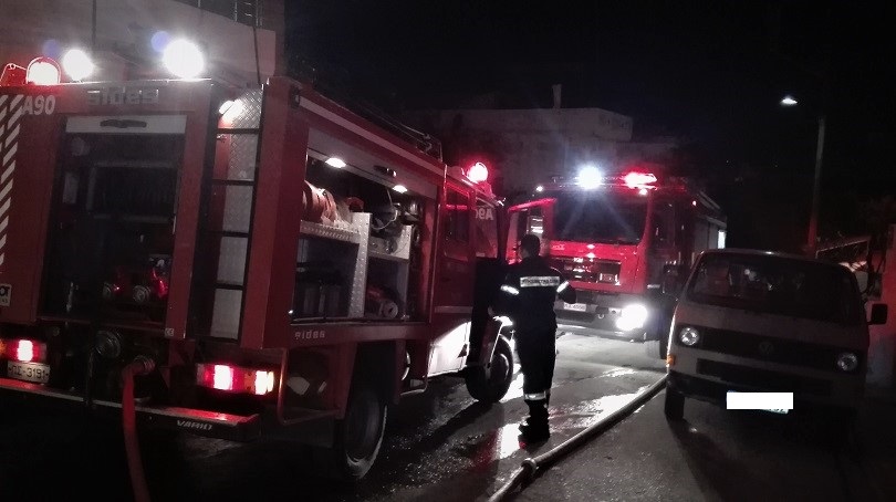 Θεσσαλονίκη: Φωτιά τα ξημερώματα σε εγκαταλελειμμένη μονοκατοικία στην Άνω Πόλη