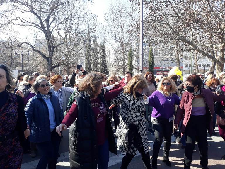 Το τσίκνισαν οι Λαρισαίοι, με εδέσματα, μουσική και χορό