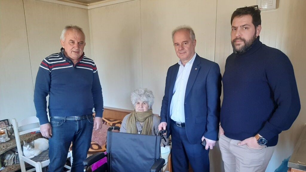 Δήμος Τεμπών: Παρέδωσε αναπηρικό αμαξίδιο