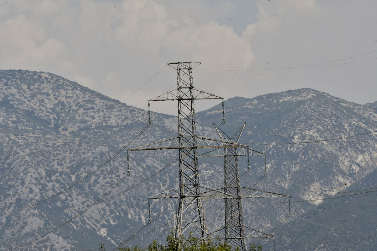 Κακοκαιρία «Μπάρμπαρα»: Σε επιφυλακή ο ΔΕΔΔΗΕ με πρόσθετες δυνάμεις