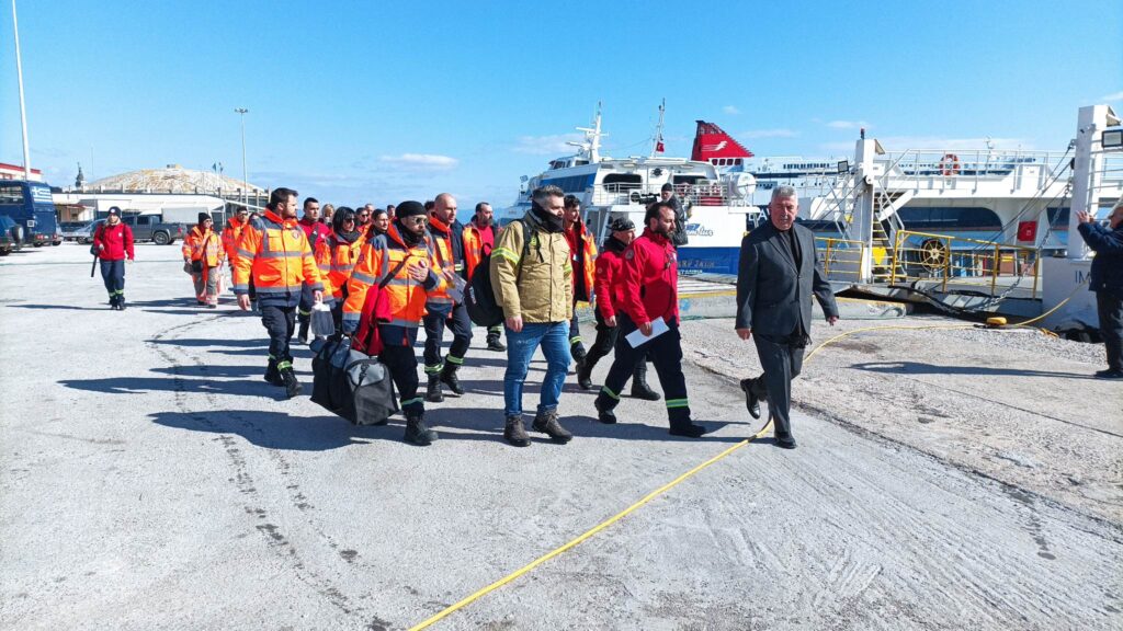 Από τη Μυτιλήνη στην Τουρκία επίλεκτη ομάδα διασωστών – Στο Αϊβαλί και η 2η αποστολή βοήθειας από τη Λέσβο