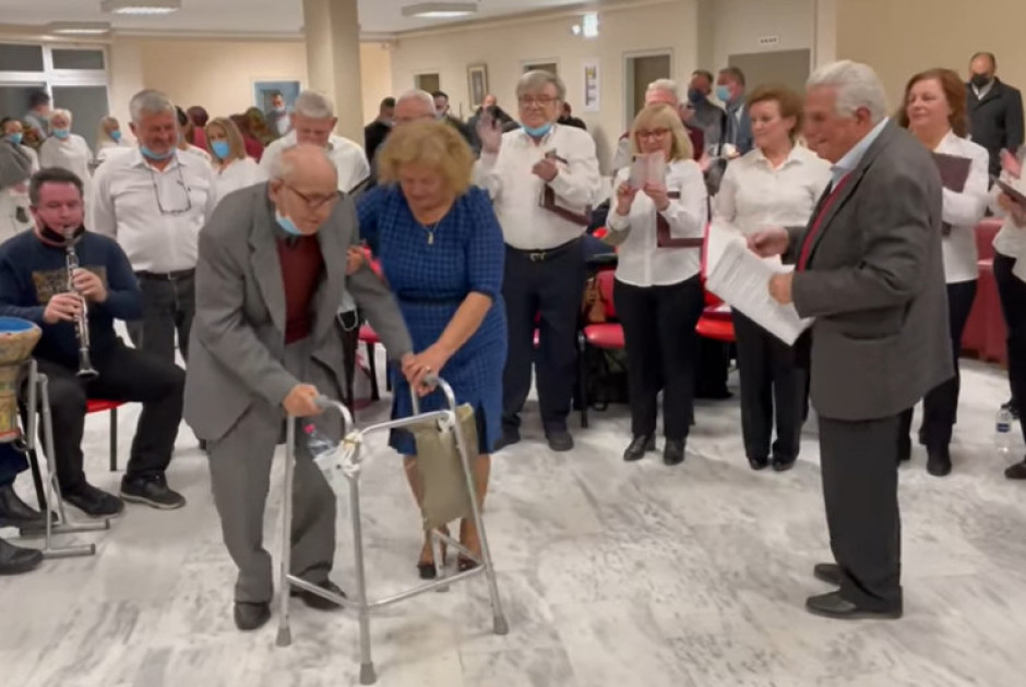 Έβρος: Συγκινεί ηλικιωμένο ζευγάρι – Χορεύει με “Πι” θρακιώτικα και στέλνει μήνυμα αγάπης για τη ζωή (video)