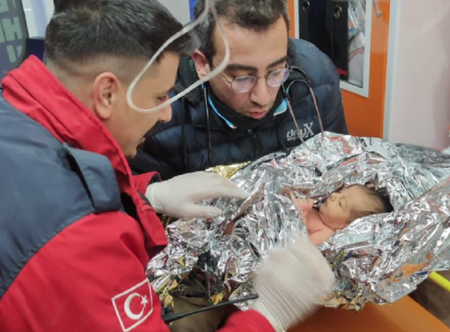 Σεισμός στην Τουρκία: Μωρό 10 ημερών βγήκε ζωντανό από τα χαλάσματα
