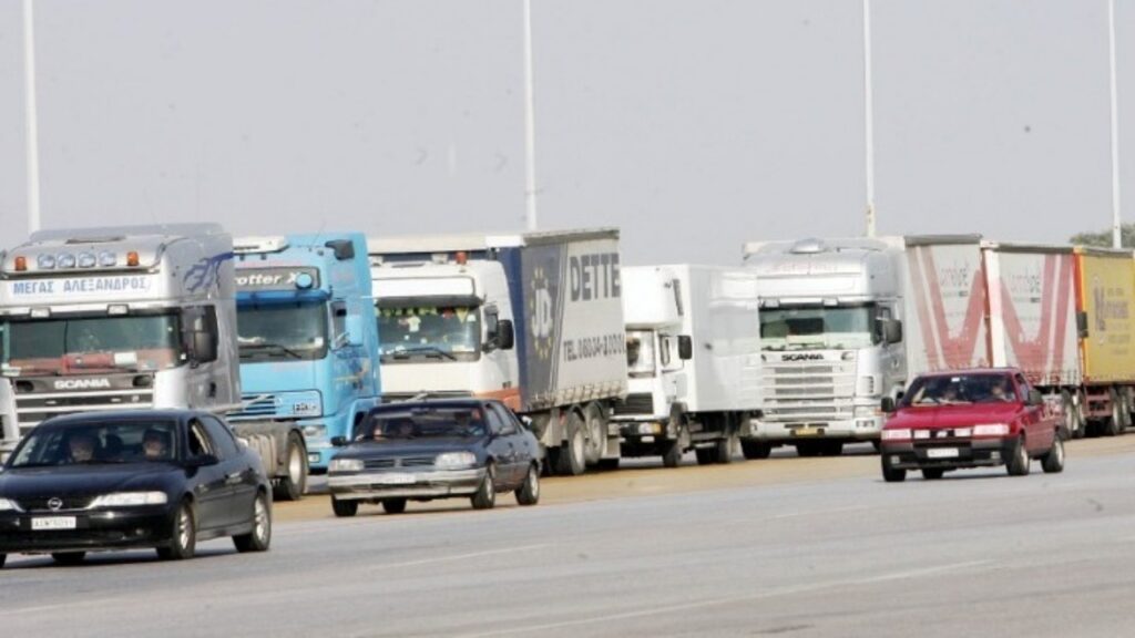180 οδηγοί φορτηγών πέρασαν τη νύχτα στα Διόδια Μαλγάρων λόγω…”Μπάρμπαρα”
