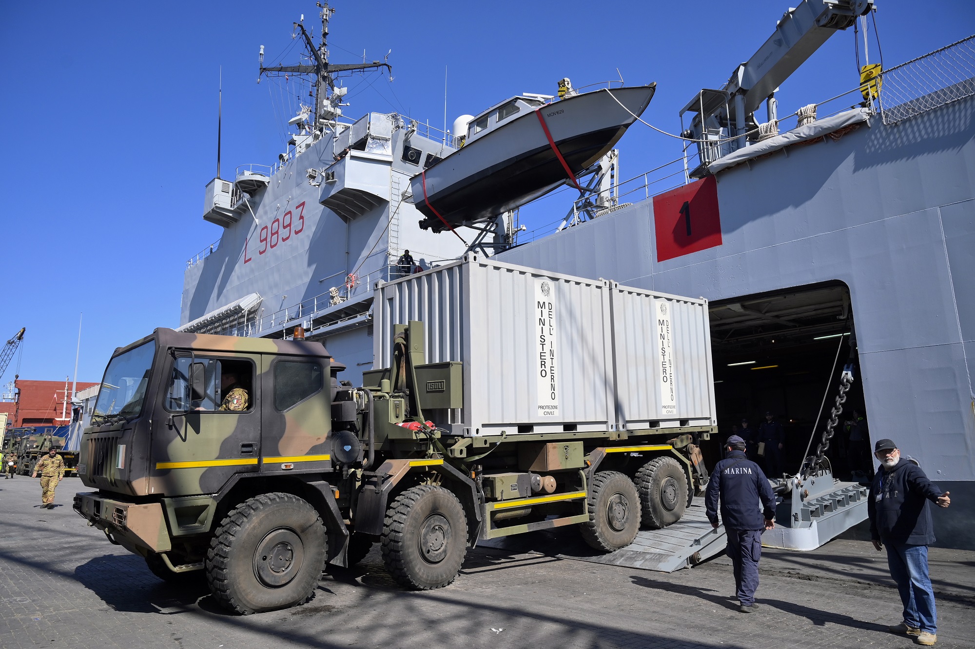Italian Navy ship with humanitarian aid arrives in Beirut